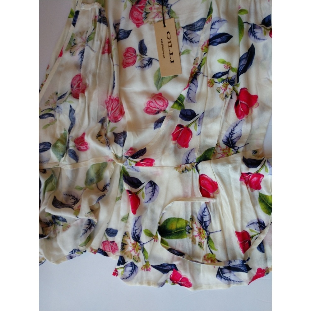 Spring Time Floral Blouse - Picture 4 of 8